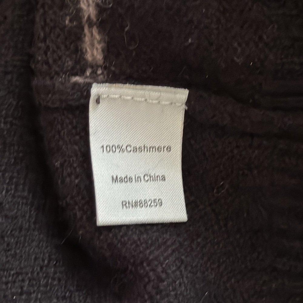 Subtle Luxury 100% Cashmere V-Neck Sweater Black Gray Ribbed Hem Size Small - Picture 6 of 9